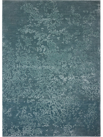 Primer plano de la alfombra «Blossom - Lagoon Blue». El motivo floral abstracto añade un patrón suave y sutil a cualquier ambiente. thumbnail_1
