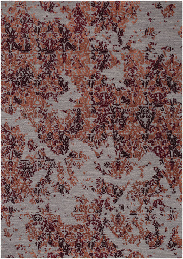 Primer plano de la alfombra «Lace» en gris guijarro con un motivo floral abstracto en rojo madera y rojo rubí. Estilo neutro y vintage. thumbnail_1