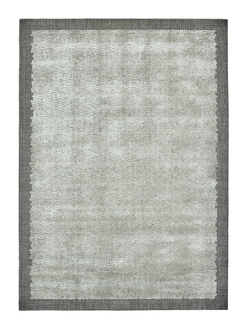 Alfombrilla de baño gris con un borde texturizado, que ofrece una superficie suave y absorbente. Perfecta para un cuarto de baño moderno. thumbnail_1